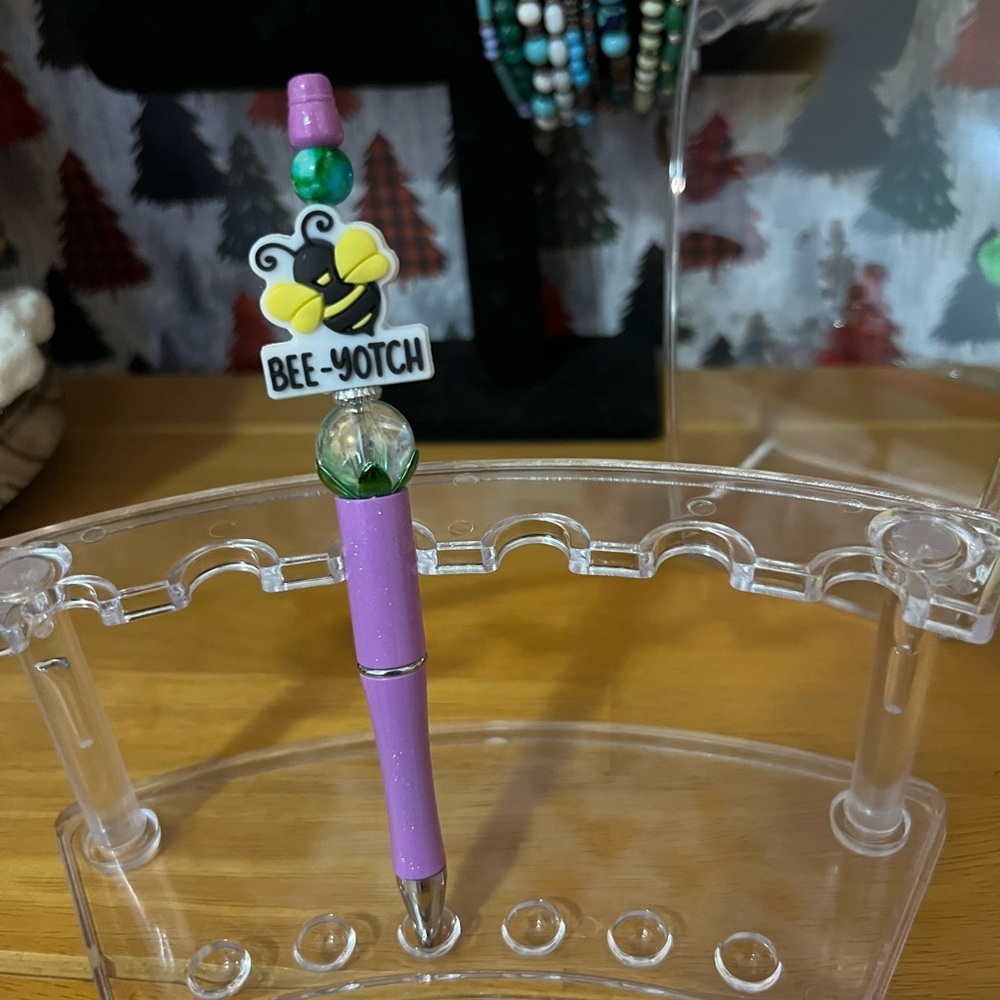 ✨New✨ Hand Beaded Bee 🐝 Yotch Pen